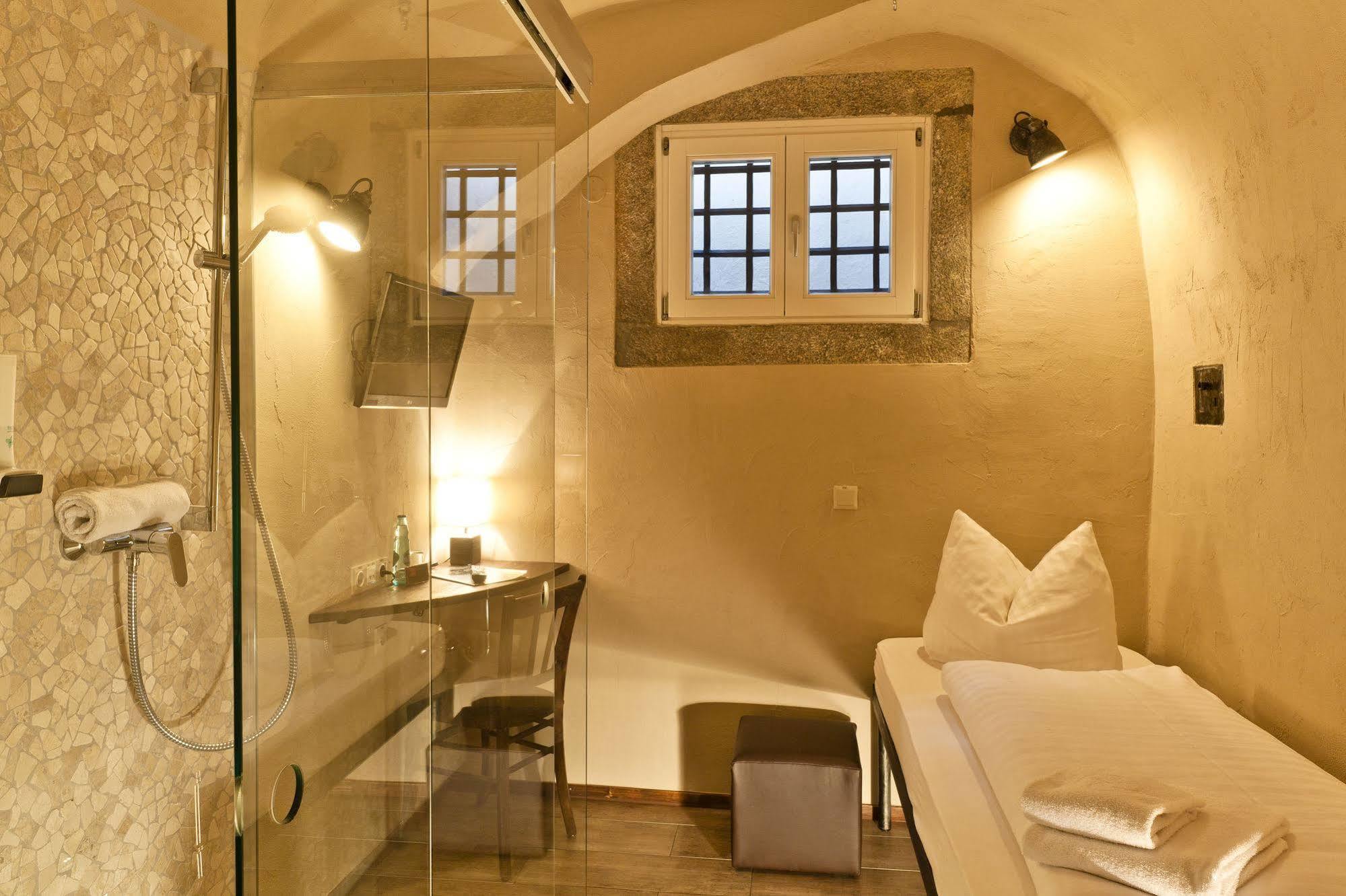 Knast-Hotel Fronfeste Amberg Buitenkant foto
